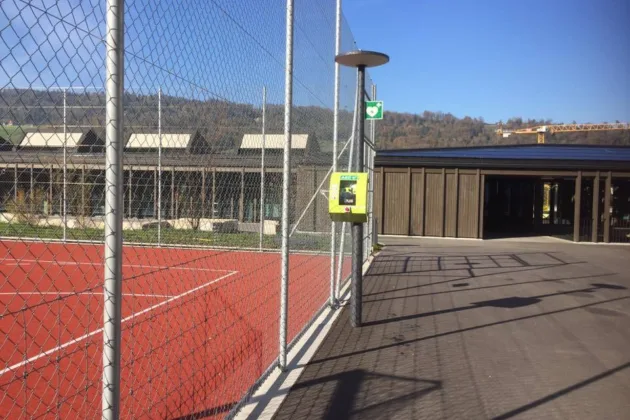 defibrillator-malters-tennis-court