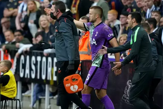 Eric Dier shows the club doctor how serious the situation is.